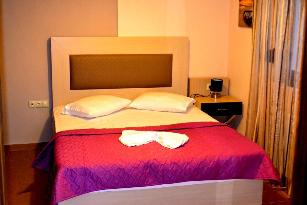Αmalia Lux Villas Vrasná Quarto foto
