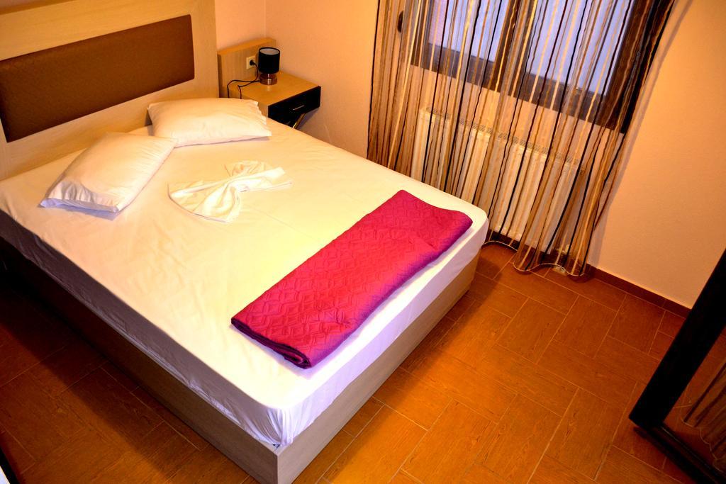 Αmalia Lux Villas Vrasná Quarto foto
