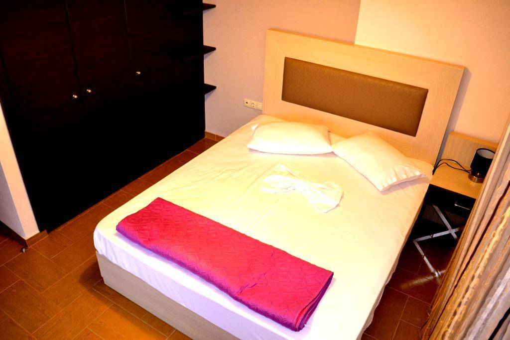 Αmalia Lux Villas Vrasná Quarto foto